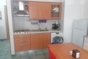 Ampio monolocale arredato