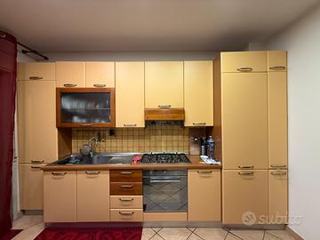 Cucina completa di elettrodomestici