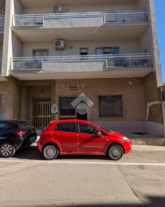NEGOZIO A SANTA MARIA A VICO