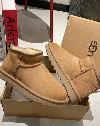 UGG Classic Ultra Mini (stivaletti da donna) EU 40