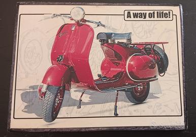 quadro legno con vespa rossa 