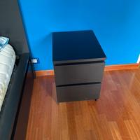 Letto singolo e comodino