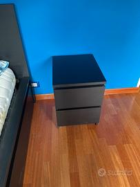 Letto singolo e comodino