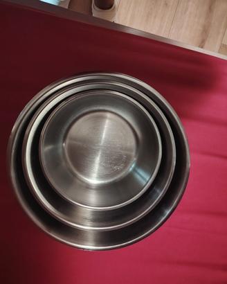 Ciotole e vassoi acciaio + piatto in ceramica