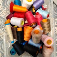 rocchetti di filo da cucito