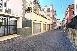 4 LOCALI A NAPOLI