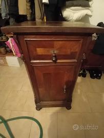 comodino antico pezzo singolo