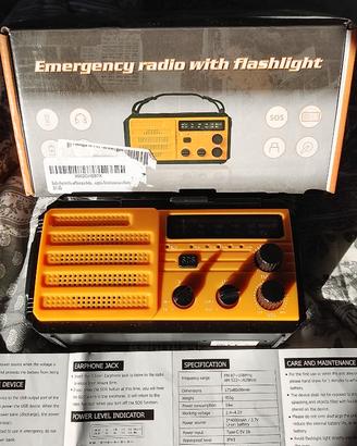 RADIO PORTATILE SOLARE+ MANOVELLA + USB