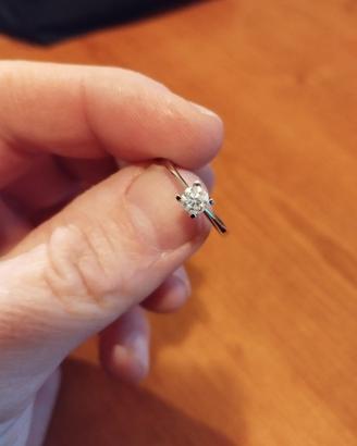 ANELLO IN ORO CON DIAMANTE