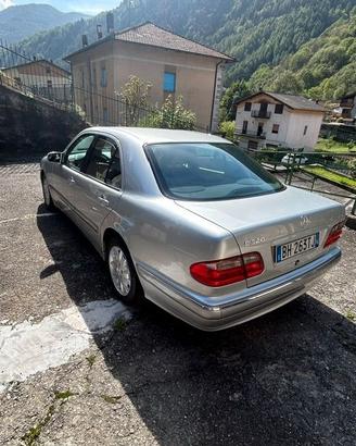 Mercedes E 320 Elegance