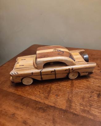 Modellino Chevrolet in legno
