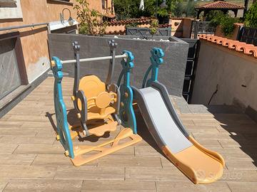 Scivolo e altalena per bambini