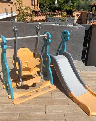 Scivolo e altalena per bambini