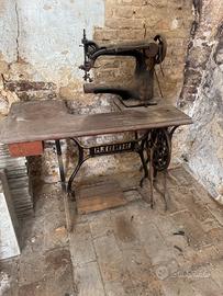 Machina da cucire- bilancia- madia ( comò)