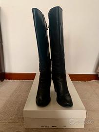 Stivale nero in pelle di vitello