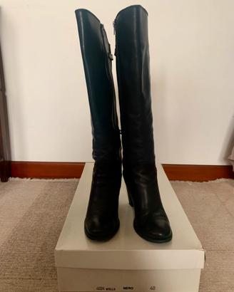 Stivale nero in pelle di vitello