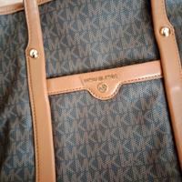 borsa nuova mai usata completa di astuccio 