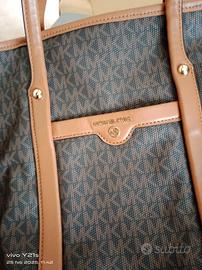 borsa nuova mai usata completa di astuccio 