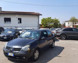 RENAULT Clio 3ª serie - 2002
