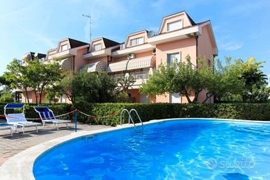 Jesolo Piazza Brescia - giardino e posto spiaggia