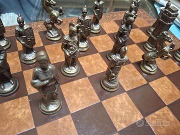 Splendida scacchiera figurativa in pelle