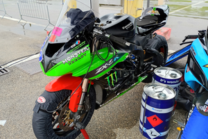 Kawasaki zx6r pronto pista
