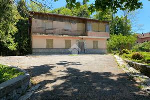 TRIFAMILIARE A MONTOGGIO
