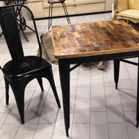 TAVOLI E SEDIE IN STILE INDUSTRIAL