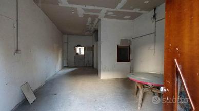 Casavatore locale fronte strada