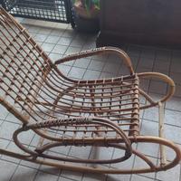 Sedia a dondolo in rattan