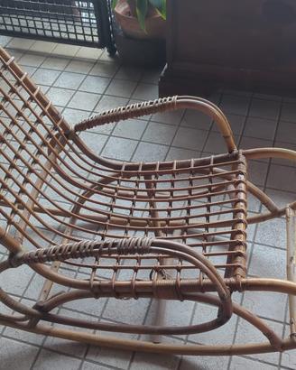 Sedia a dondolo in rattan