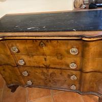 Cassettiera del novecento con piano in marmo