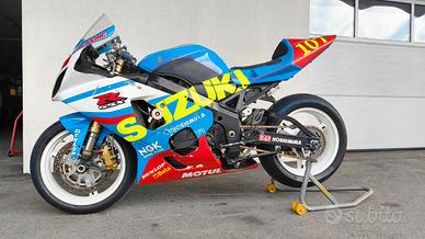 Suzuki GSX R 750 - pronto pista