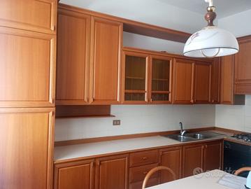 cucina completa di elettrodomestici 