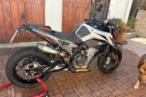Splendida KTM Duke 790 2024