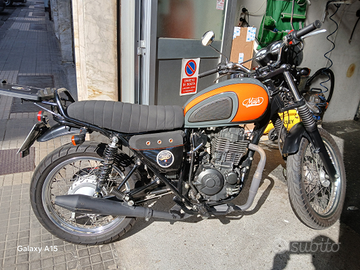 Moto Mash scrambler 400