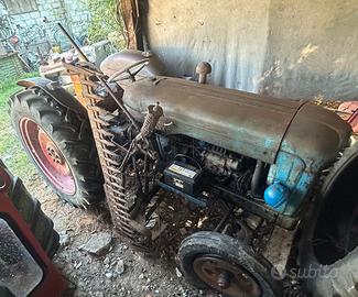 Trattore FORDSON MAJOR DIESEL anni 50 FUNZIONANTE!