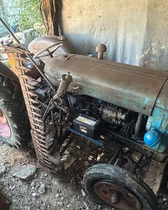 Trattore FORDSON MAJOR DIESEL anni 50 FUNZIONANTE!