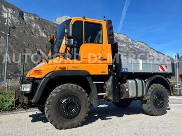 UNIMOG U400 / 238 Cv. = PATENTE B
