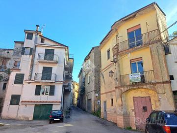 CASA SEMINDIPENDENTE A MERCATO SAN SEVERINO