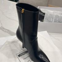 stivali moschino