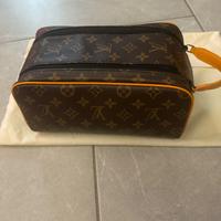 Pochette Louis vuitton