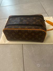 Pochette Louis vuitton