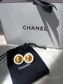 Orecchini bottone Chanel