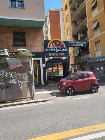 Roma :Box auto viale marconi 77