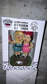 selfie sister garden gnomes