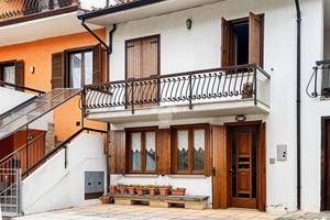 CASA SEMINDIPENDENTE A SERLE