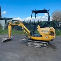 Escavatore KOMATSU PC 15R-8 e martello