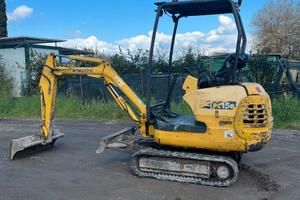Escavatore KOMATSU PC 15R-8 e martello
