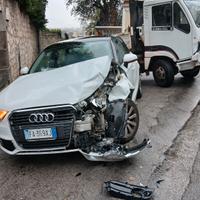 audi a1 incidentata  motore buono